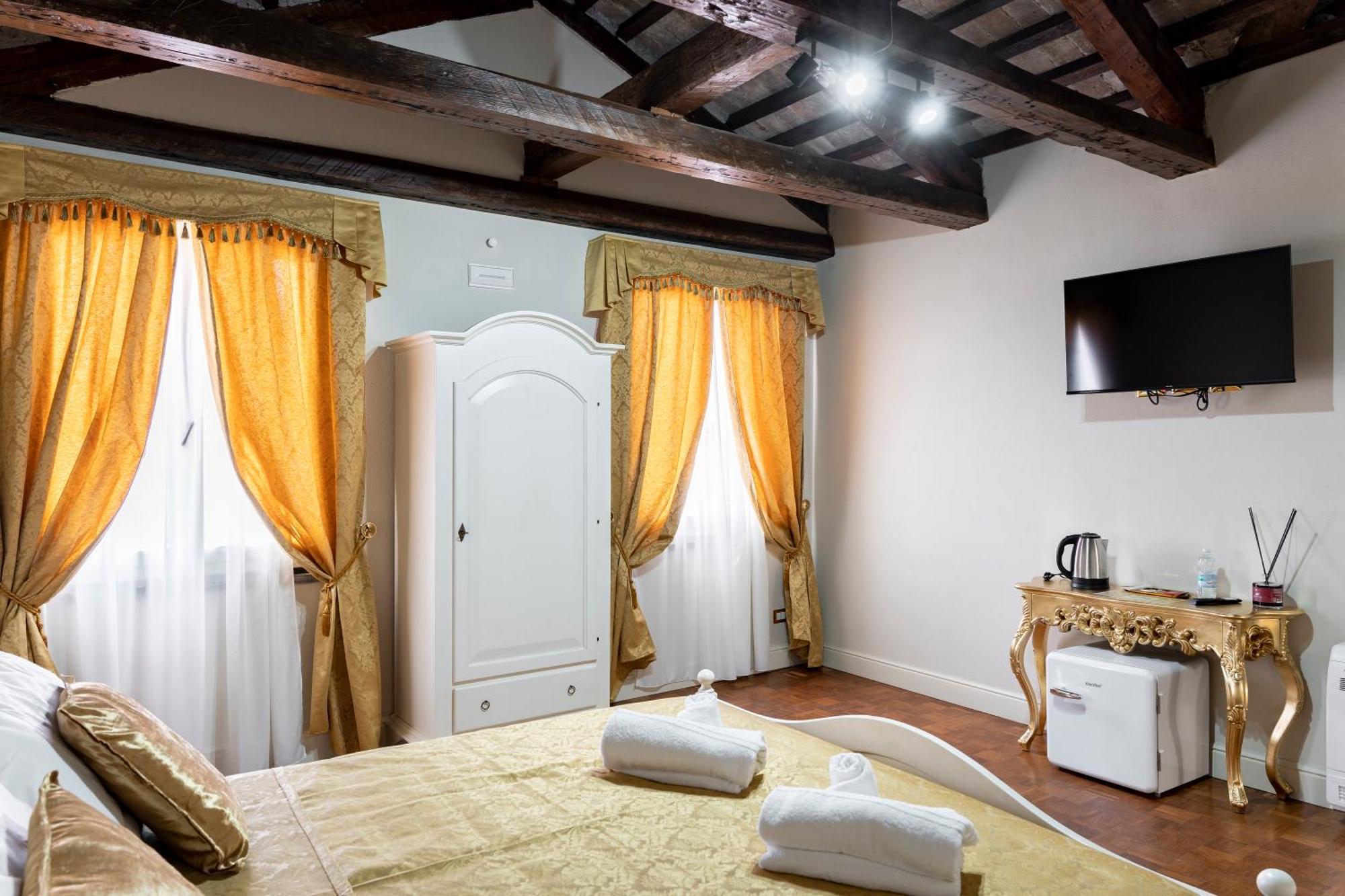 Palazzo Titti Rialto Suites Венеция Экстерьер фото