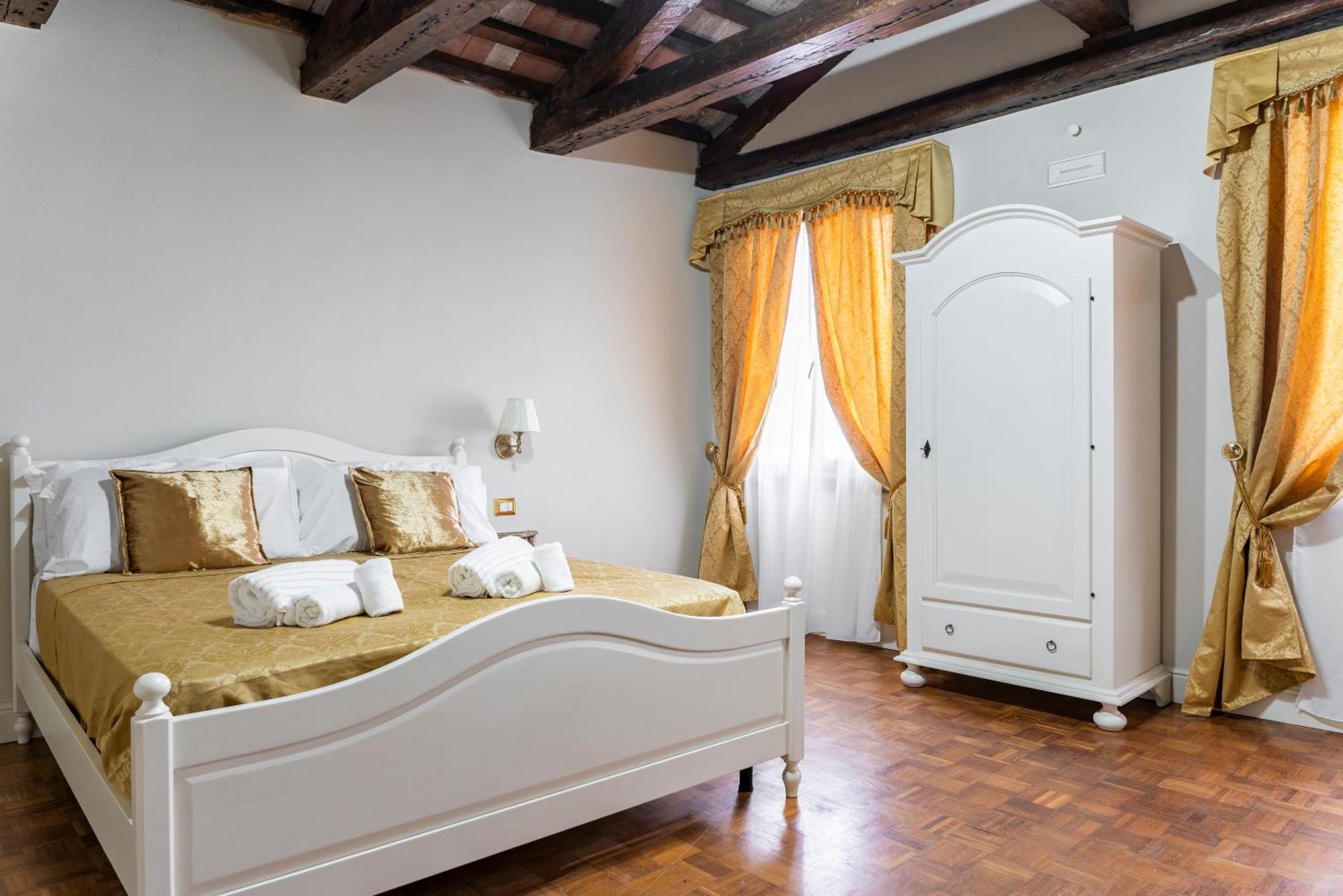 Palazzo Titti Rialto Suites Венеция Экстерьер фото