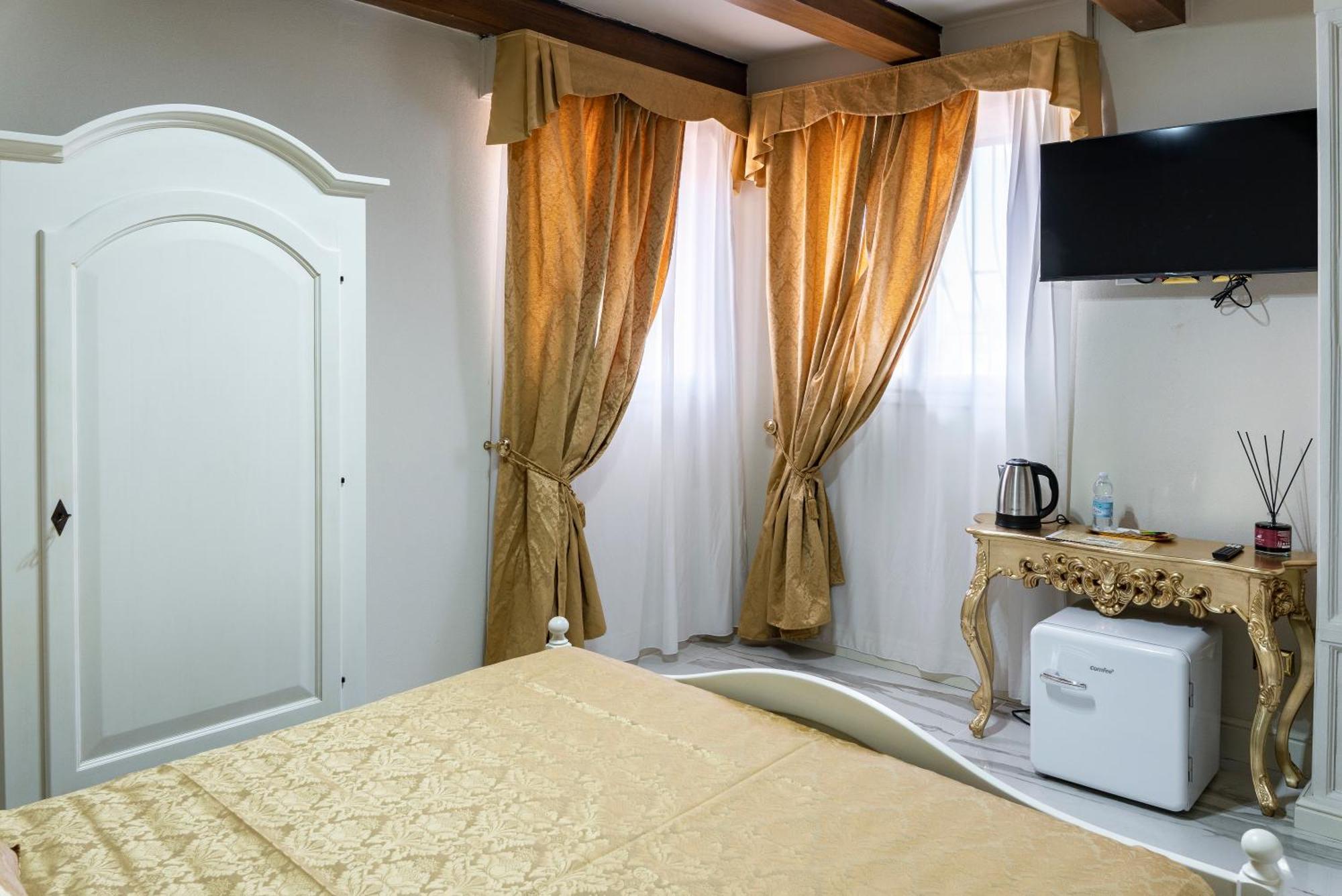 Palazzo Titti Rialto Suites Венеция Экстерьер фото