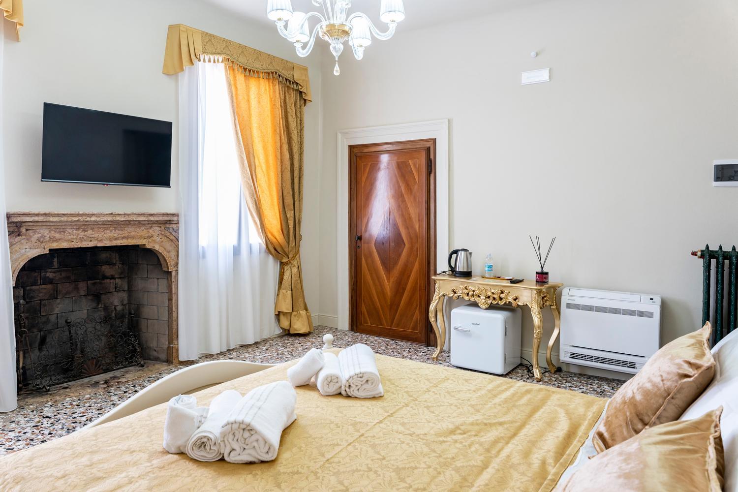 Palazzo Titti Rialto Suites Венеция Экстерьер фото