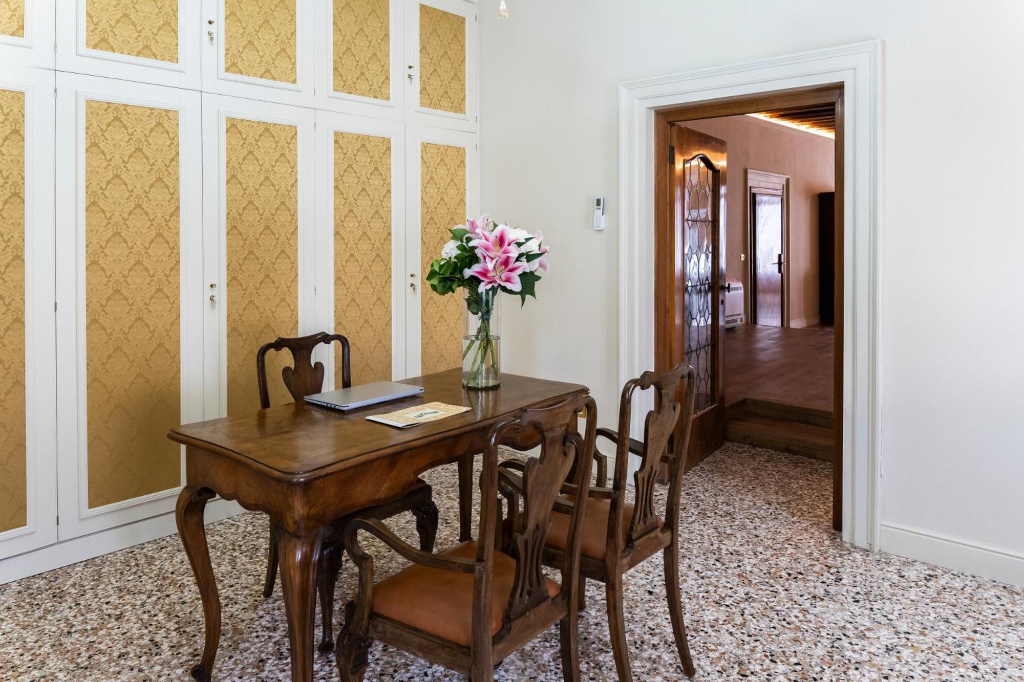 Palazzo Titti Rialto Suites Венеция Экстерьер фото
