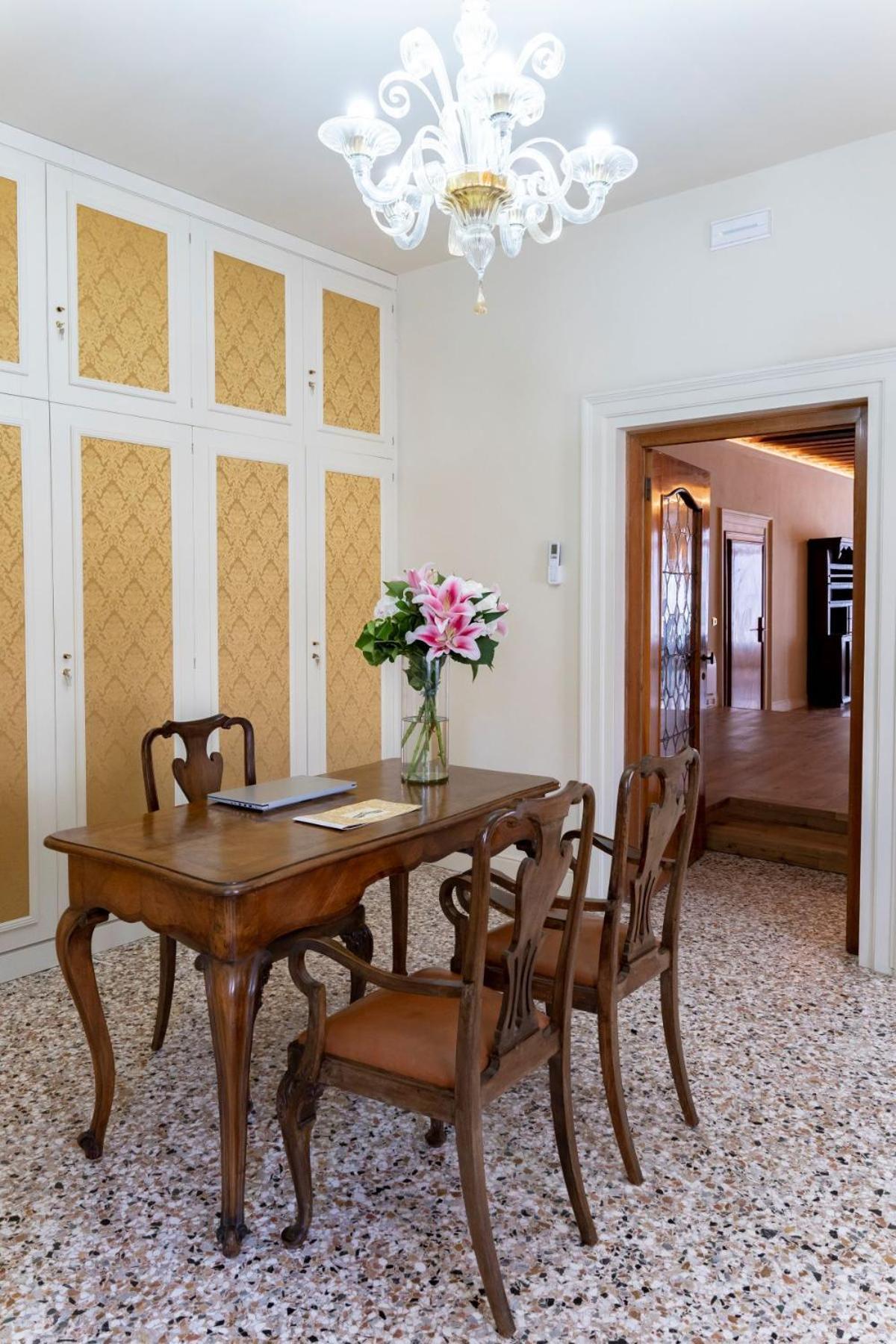 Palazzo Titti Rialto Suites Венеция Экстерьер фото