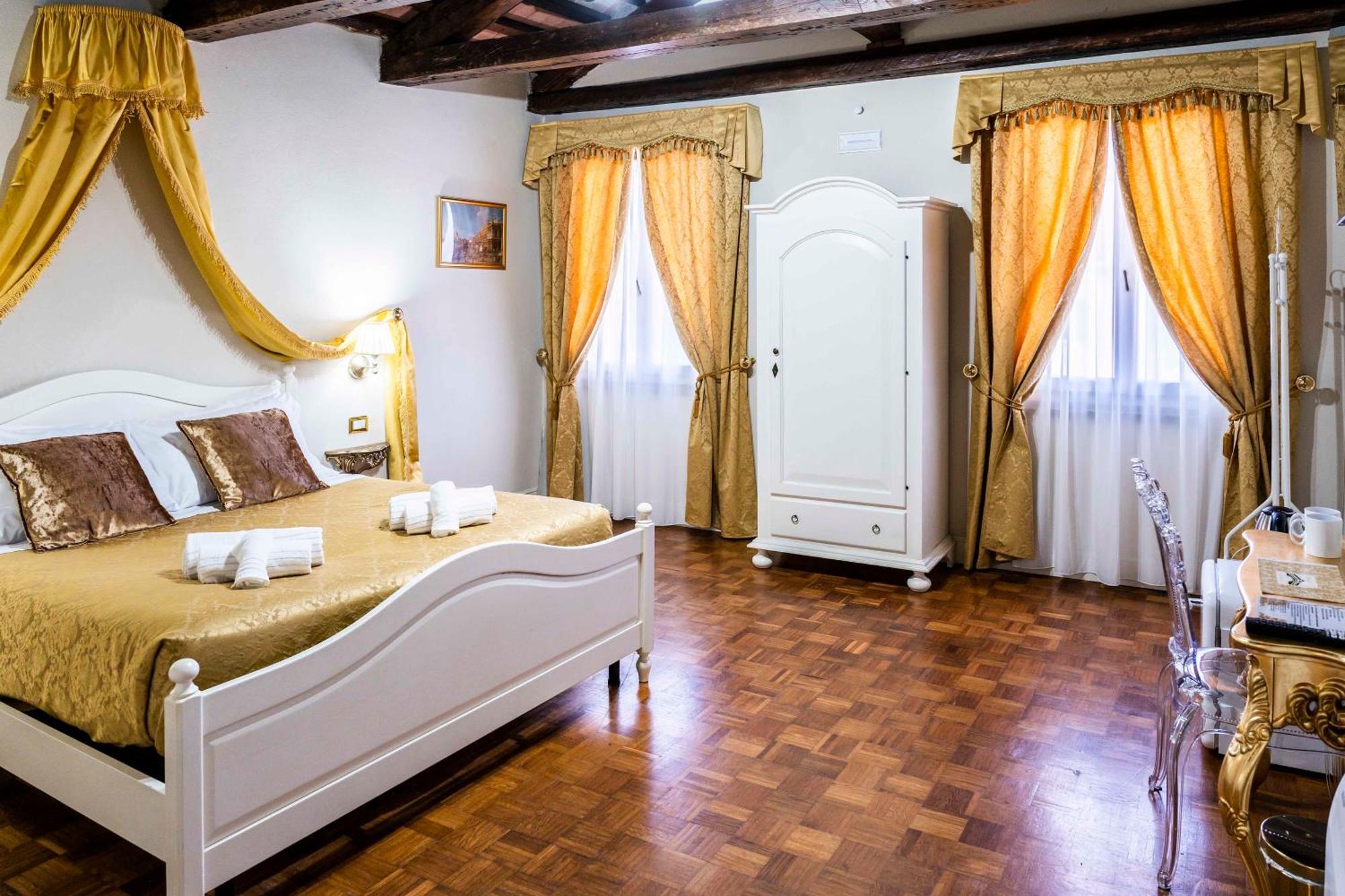 Palazzo Titti Rialto Suites Венеция Экстерьер фото
