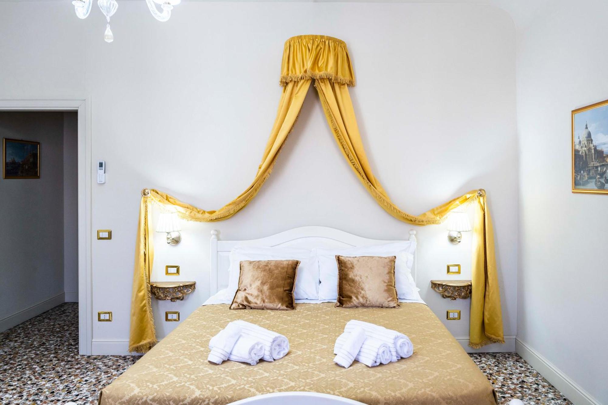 Palazzo Titti Rialto Suites Венеция Экстерьер фото