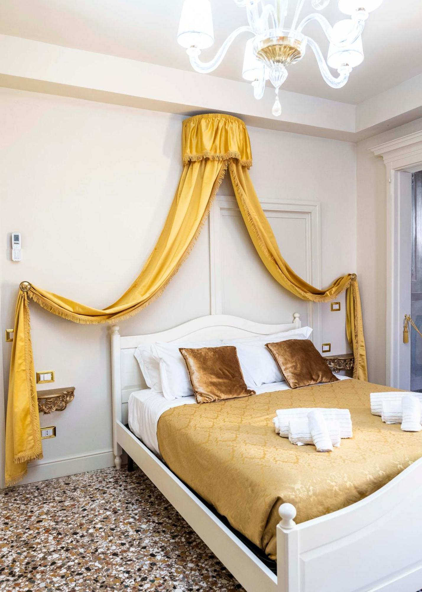 Palazzo Titti Rialto Suites Венеция Экстерьер фото