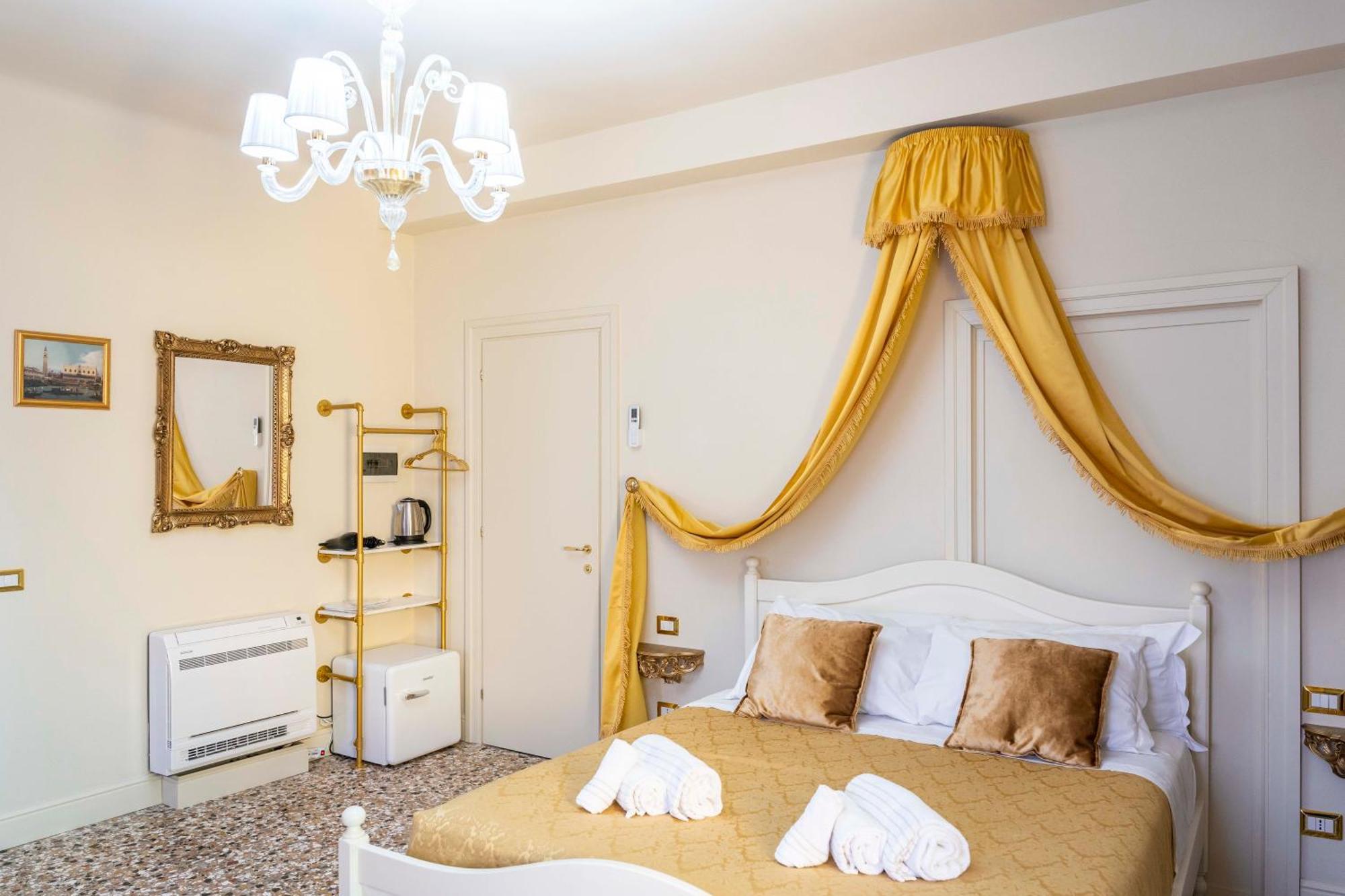 Palazzo Titti Rialto Suites Венеция Экстерьер фото