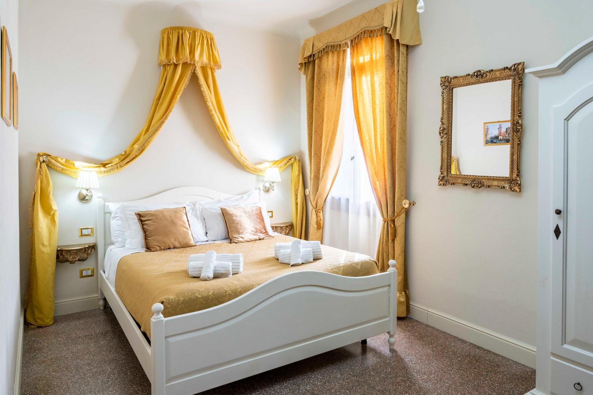 Palazzo Titti Rialto Suites Венеция Экстерьер фото
