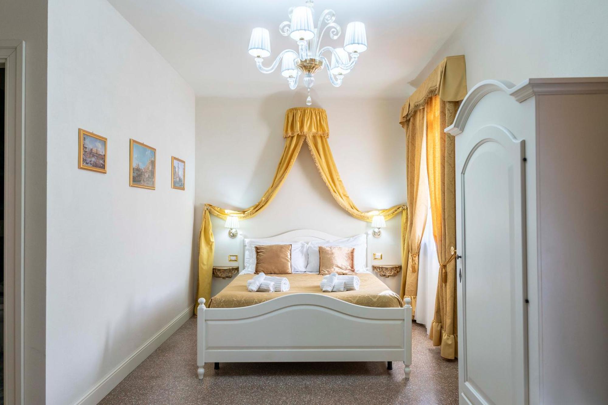 Palazzo Titti Rialto Suites Венеция Экстерьер фото